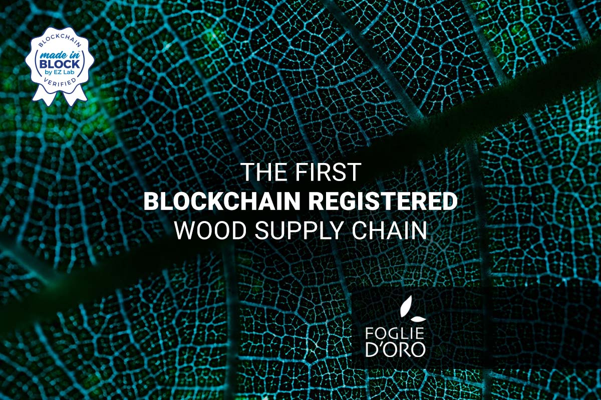 Scritta The first blockchain registered wood supply chain con logo di Foglie d'Oro. Sullo sfondo il close up di una foglia